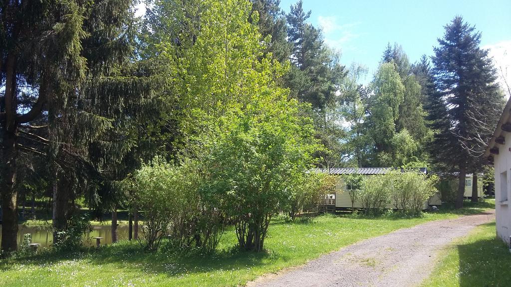 Camping De Flechat Hotel Orcival Exterior foto